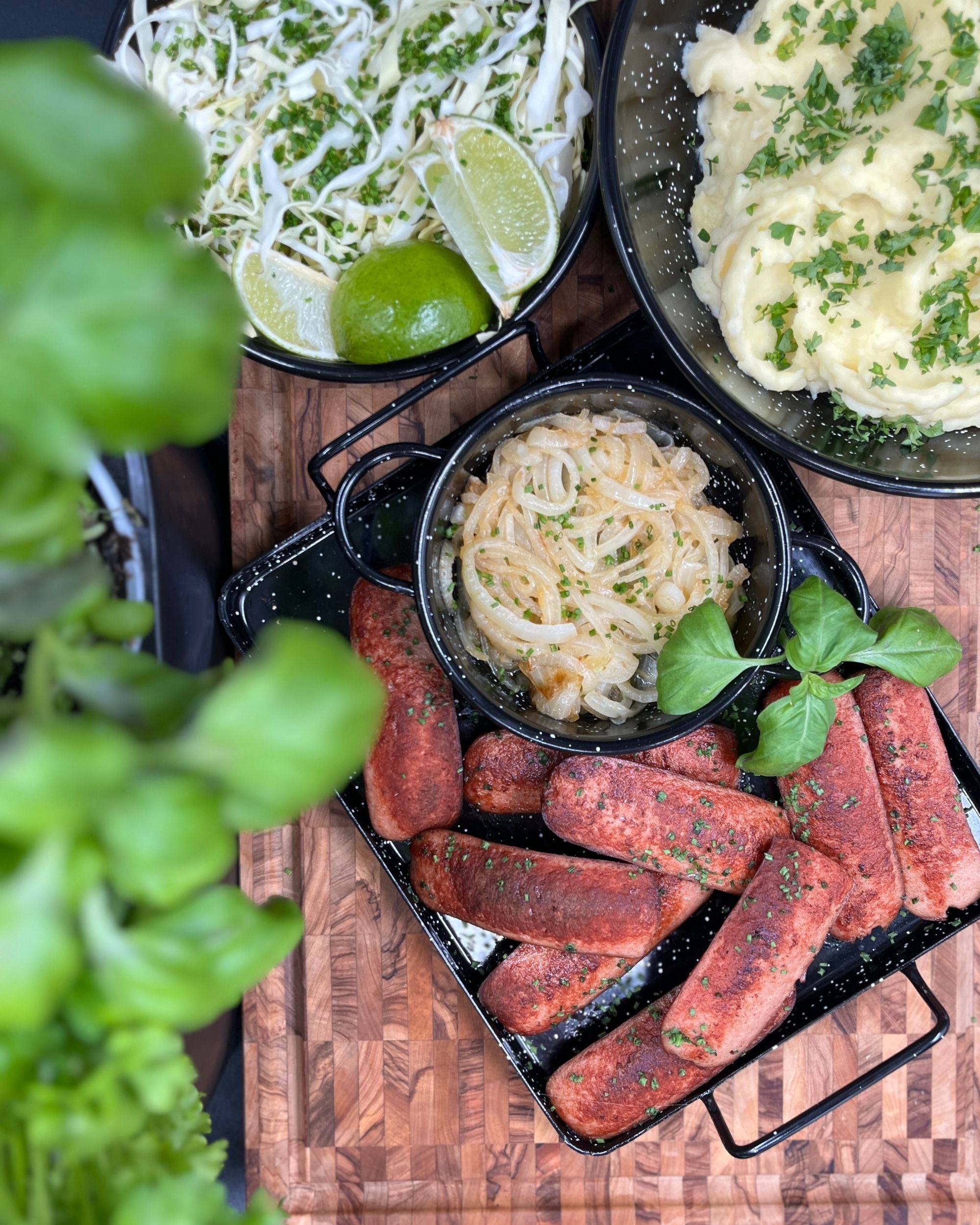 Emaljerte kvadratiske fat fra Vaello