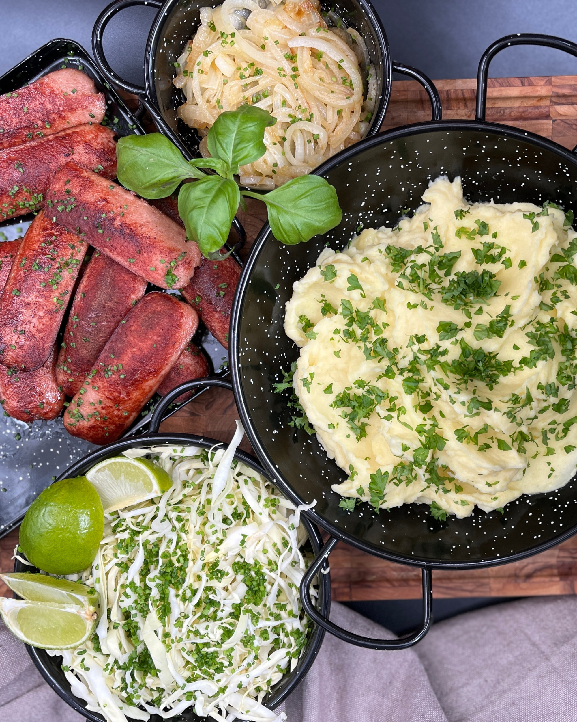 Emaljerte serveringskjeler fra Vaello