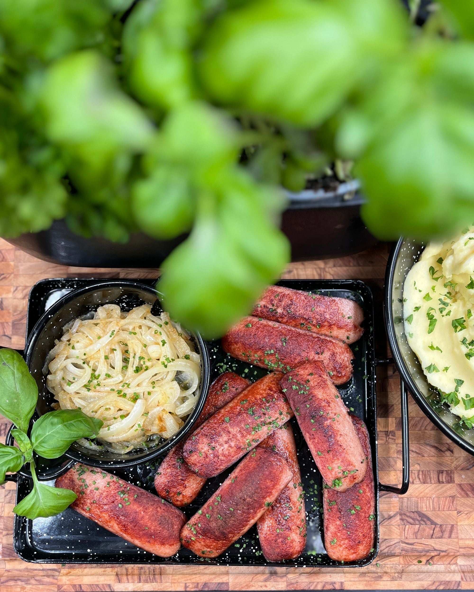 Emaljerte kvadratiske fat fra Vaello