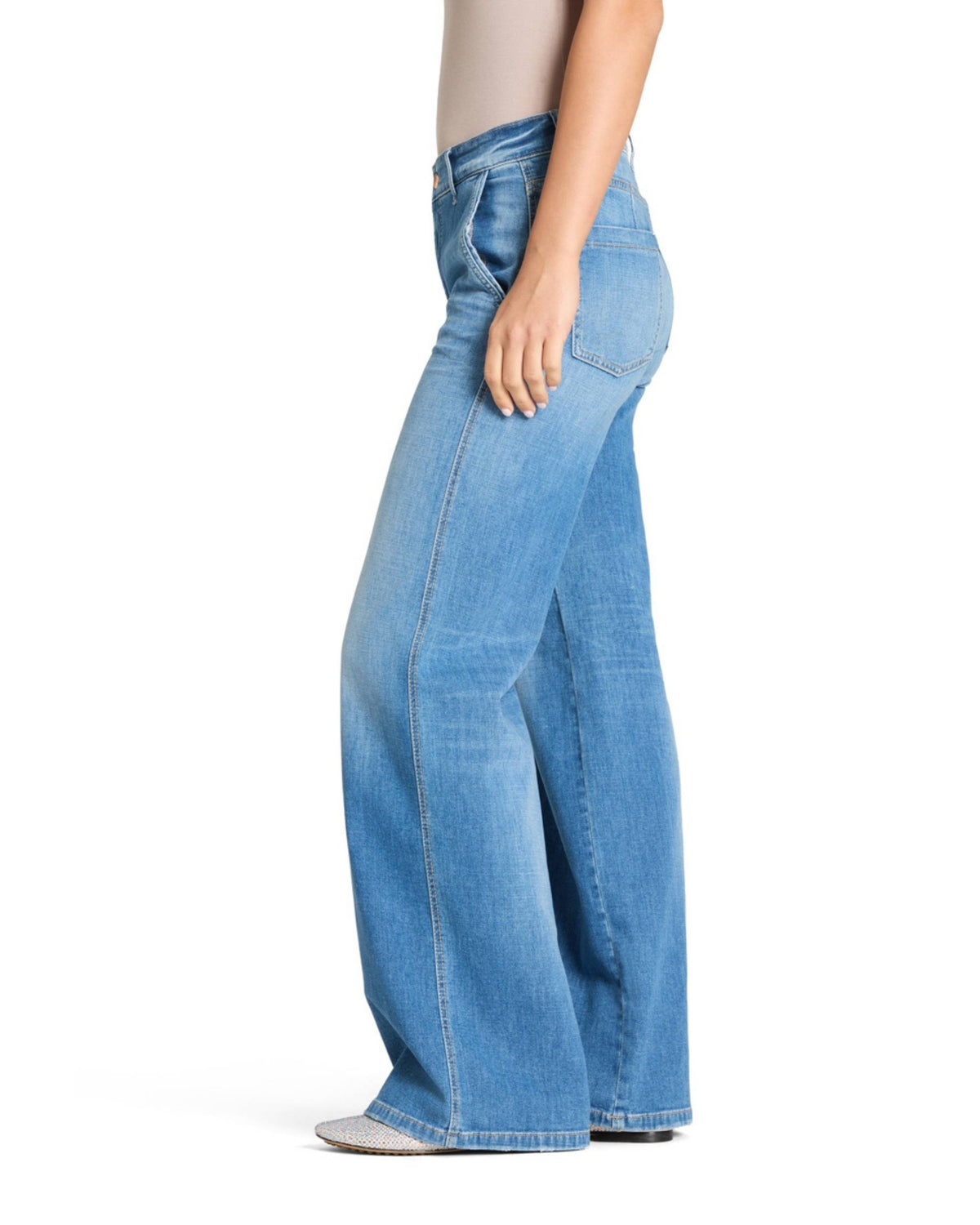 Cambio Alek bukse i lyseblå lyseblå denim, høyt liv, vide ben og skrålommer. Detaljvisning