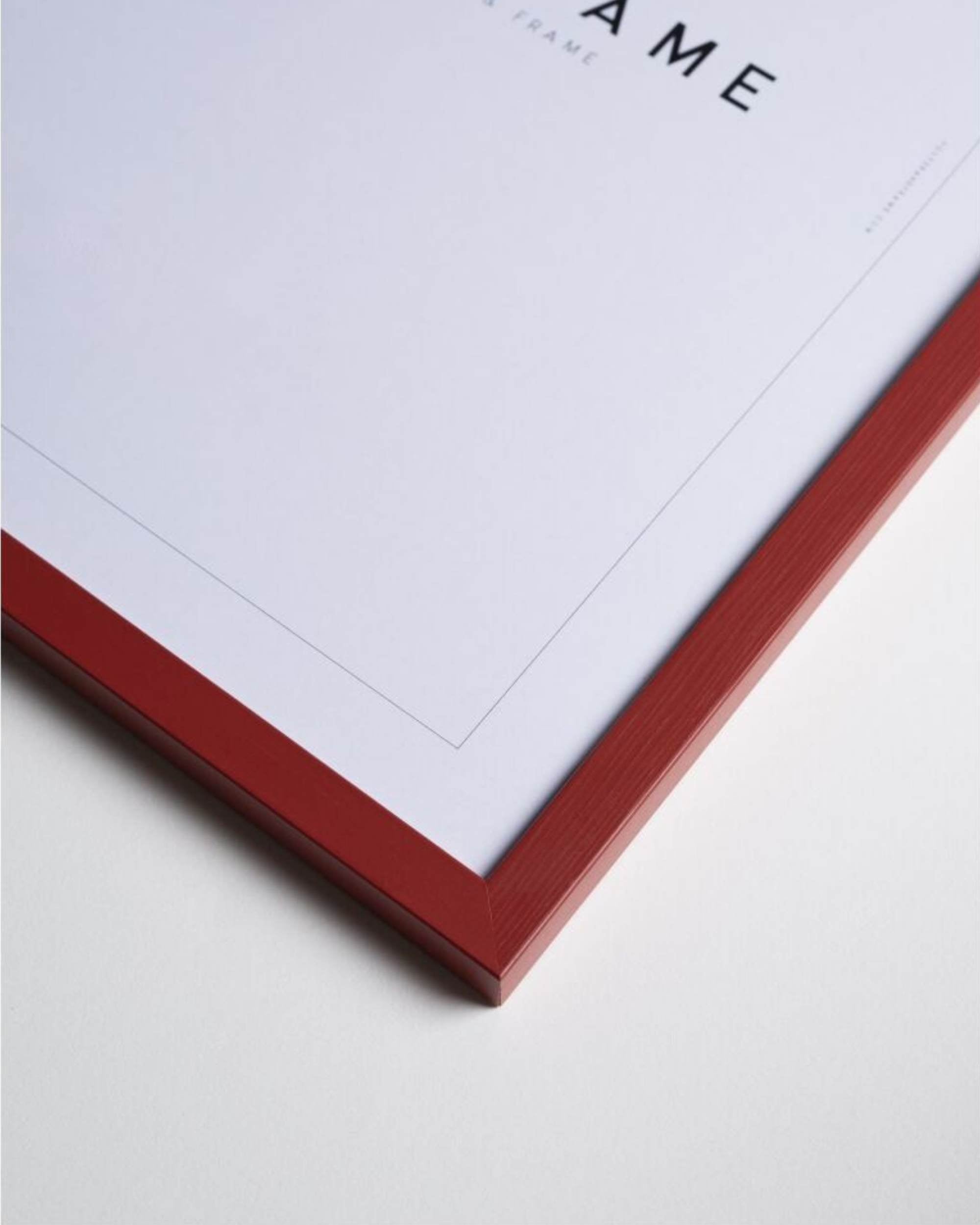 Rød bilderamme i heltre og glass fra Poster & Frame