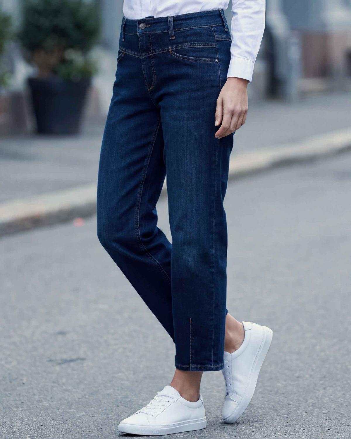 Elin mørkeblå barrel jeans fra Cambio