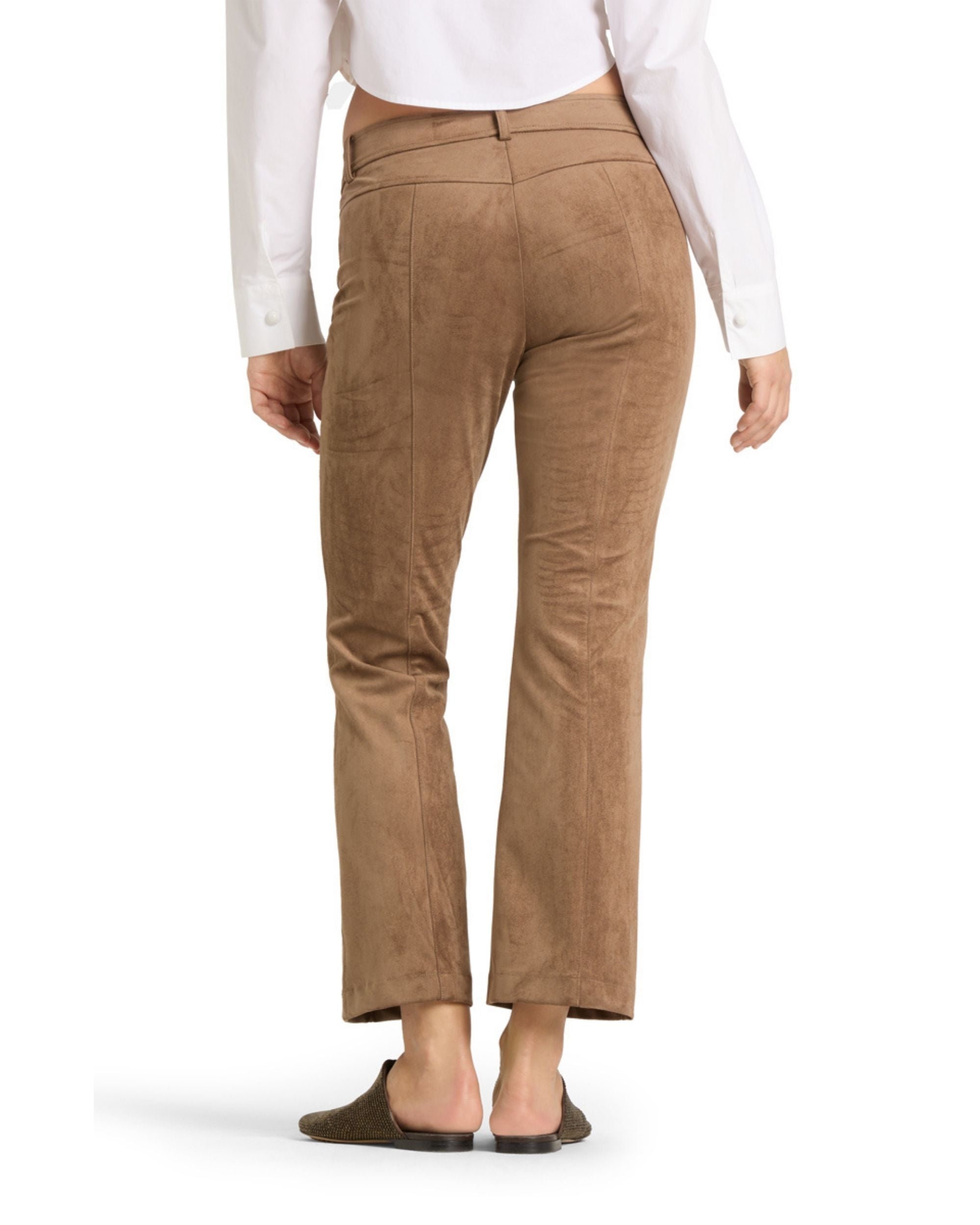 Bakside av Cambio Farah bukse i mocca velour stretch, cropped lengde, diskret sømmer under linning