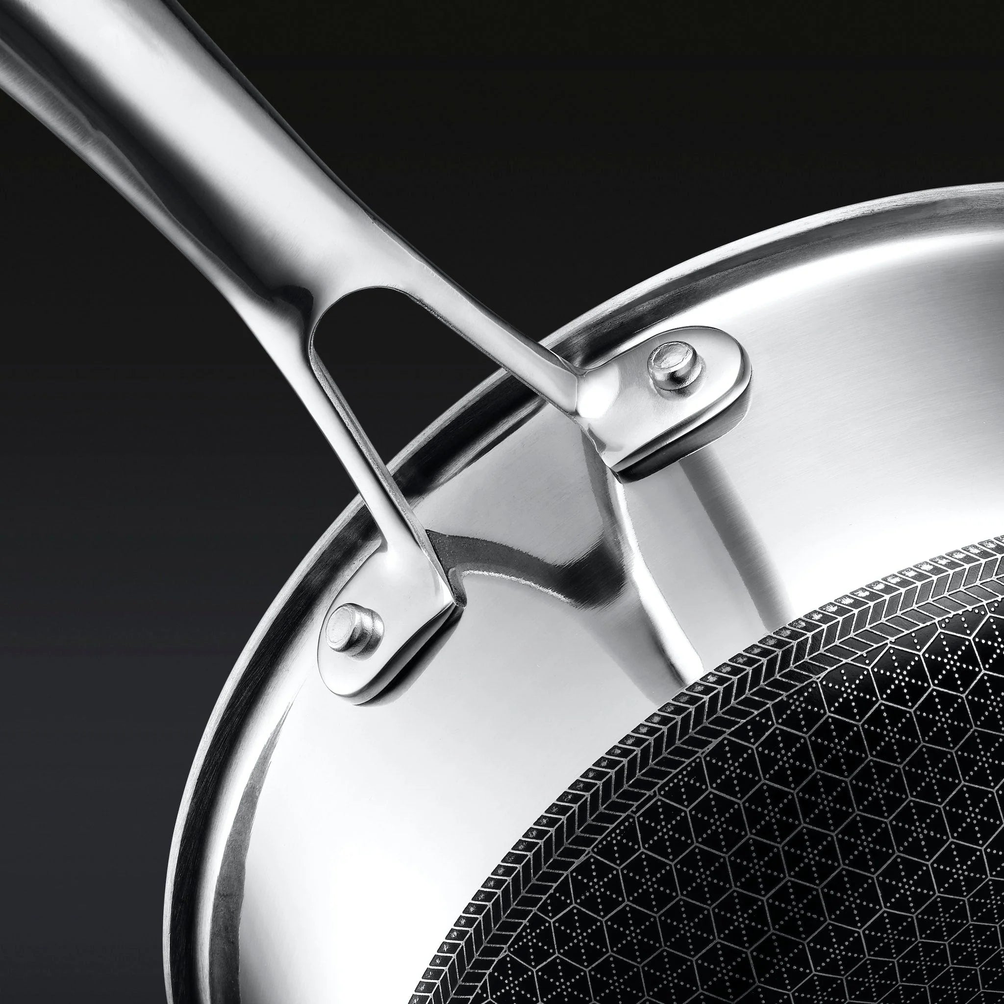 Sett a tre gryter med lokk fra Hexclad