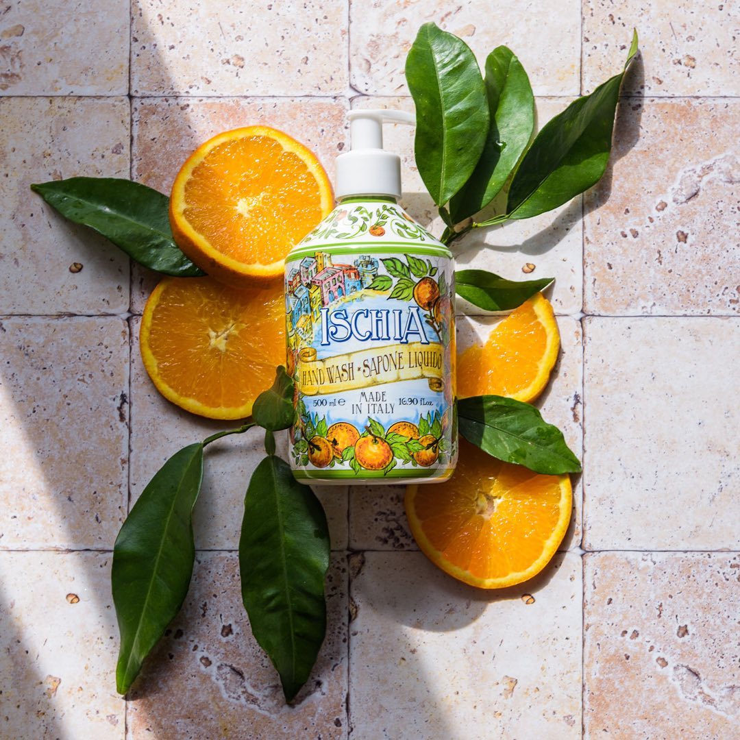 Fra Þya Ischia kommer duften av denne flytende sÄpen