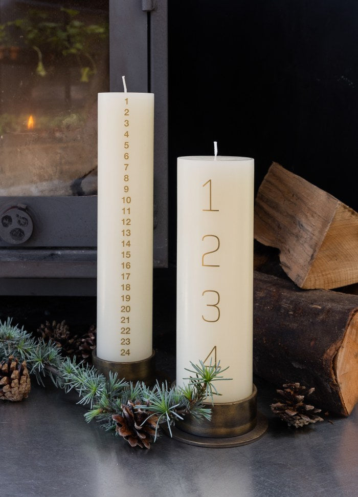 Lekkert kalenderlys med gull fra Kunstindustrien