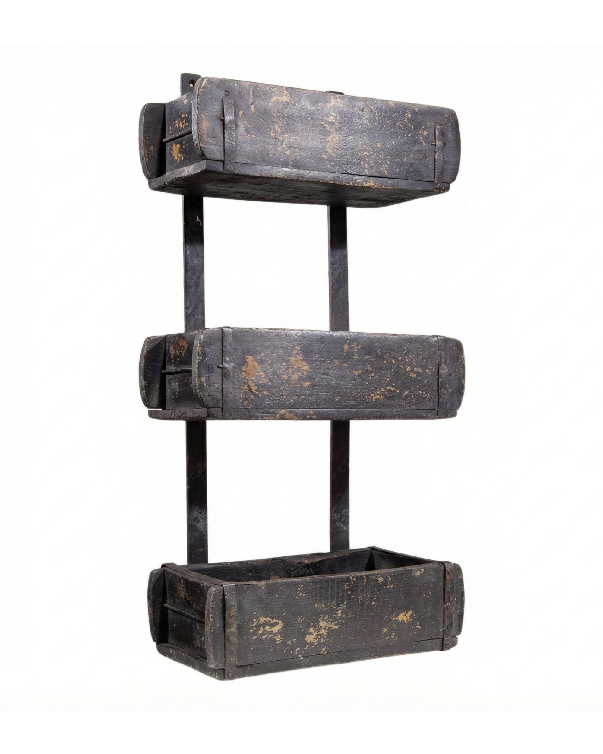 Svart trehylle med tre bokser fra Sjælsø Nordic