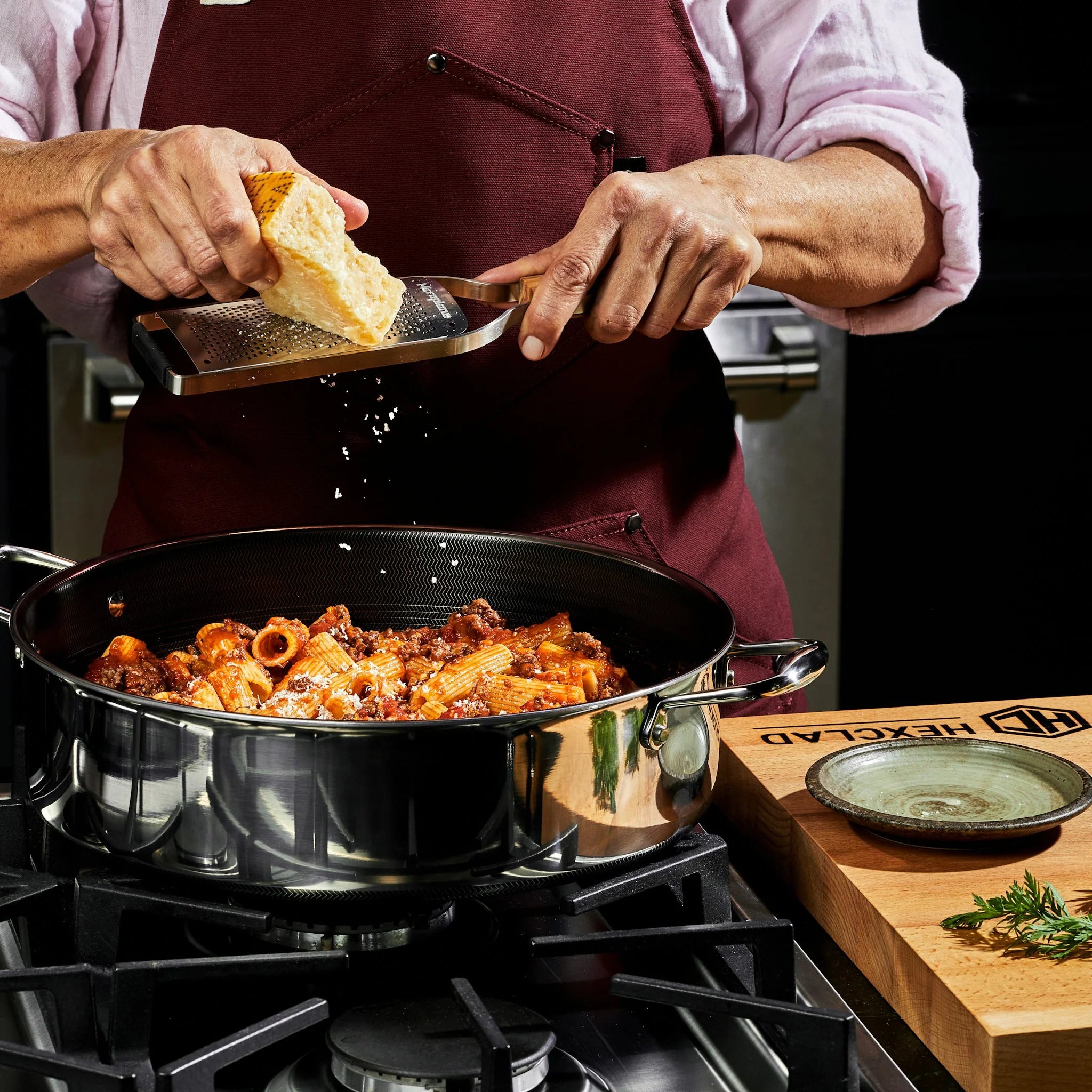 Dyp stekepanne med lokk fra Hexclad (30cm)