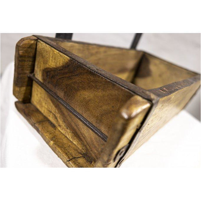 Detalj fra murstensformer som er blitt til hyller fra Sjælsø Nordic