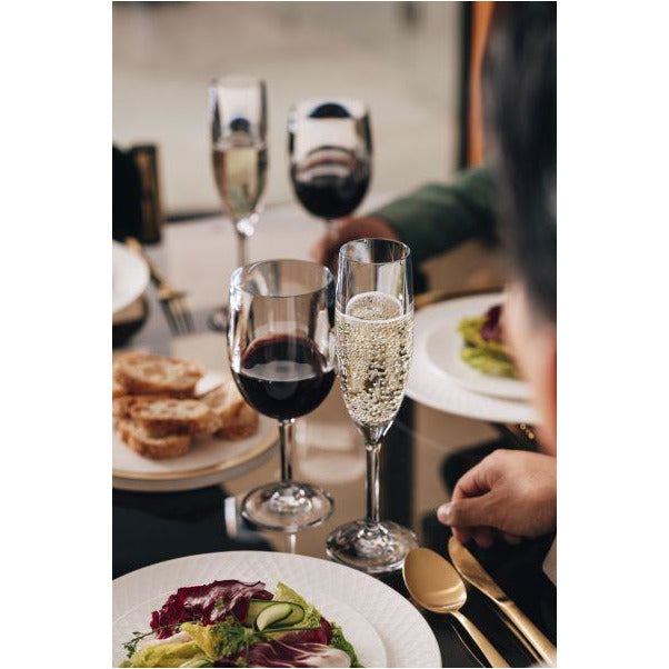 Pynt opp med uknuselige champagneglass fra Strahl