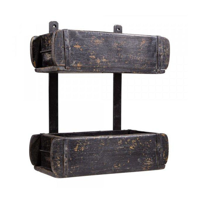 Svart reol med to murstensformer fra Sjælsø Nordic