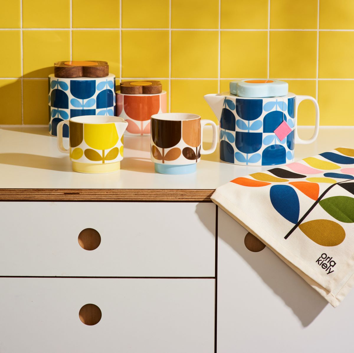 Miljøbilde av fløtemugge fra Orla Kiely