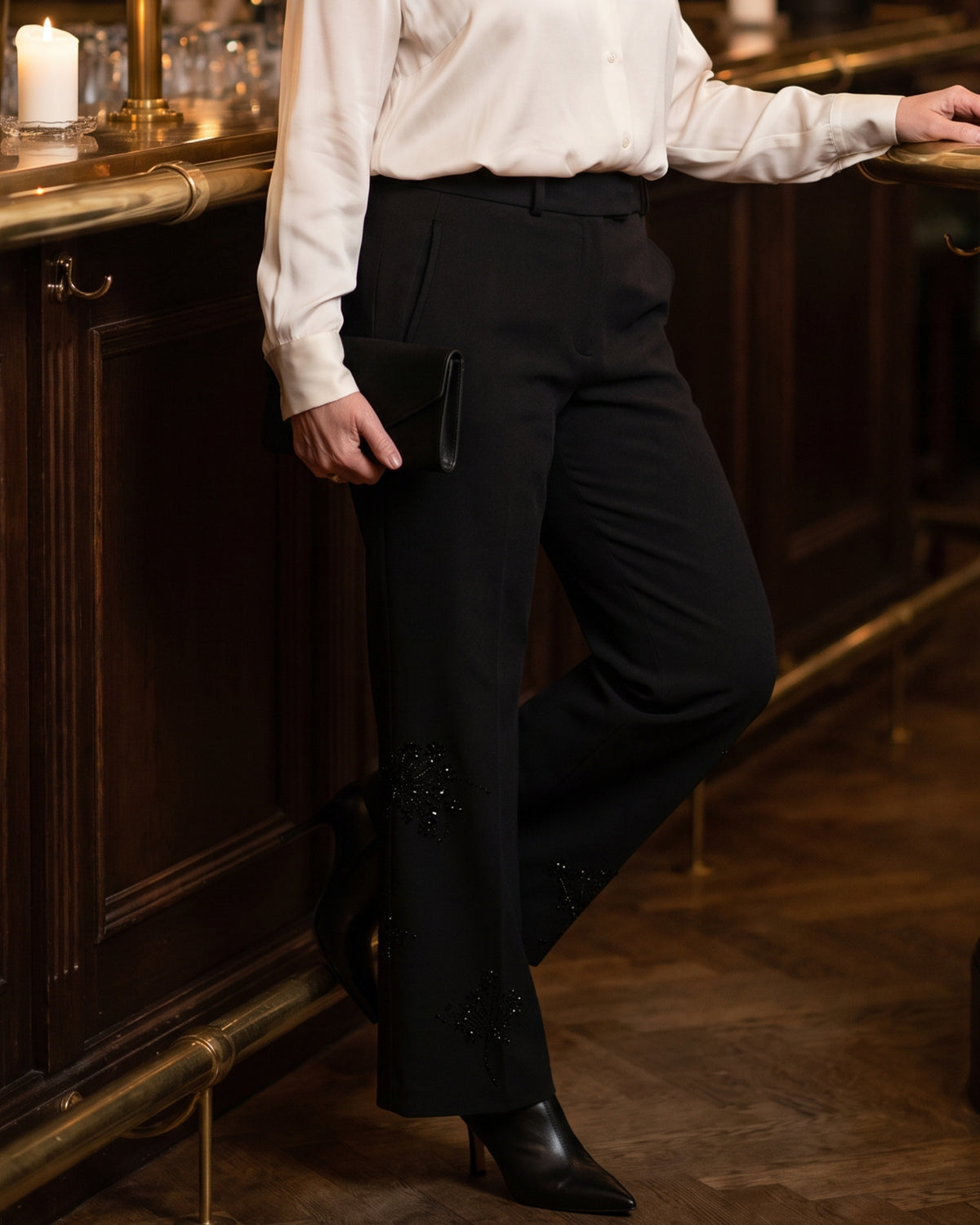 Francoise svart dressbukse fra Cambio, i hotellbar