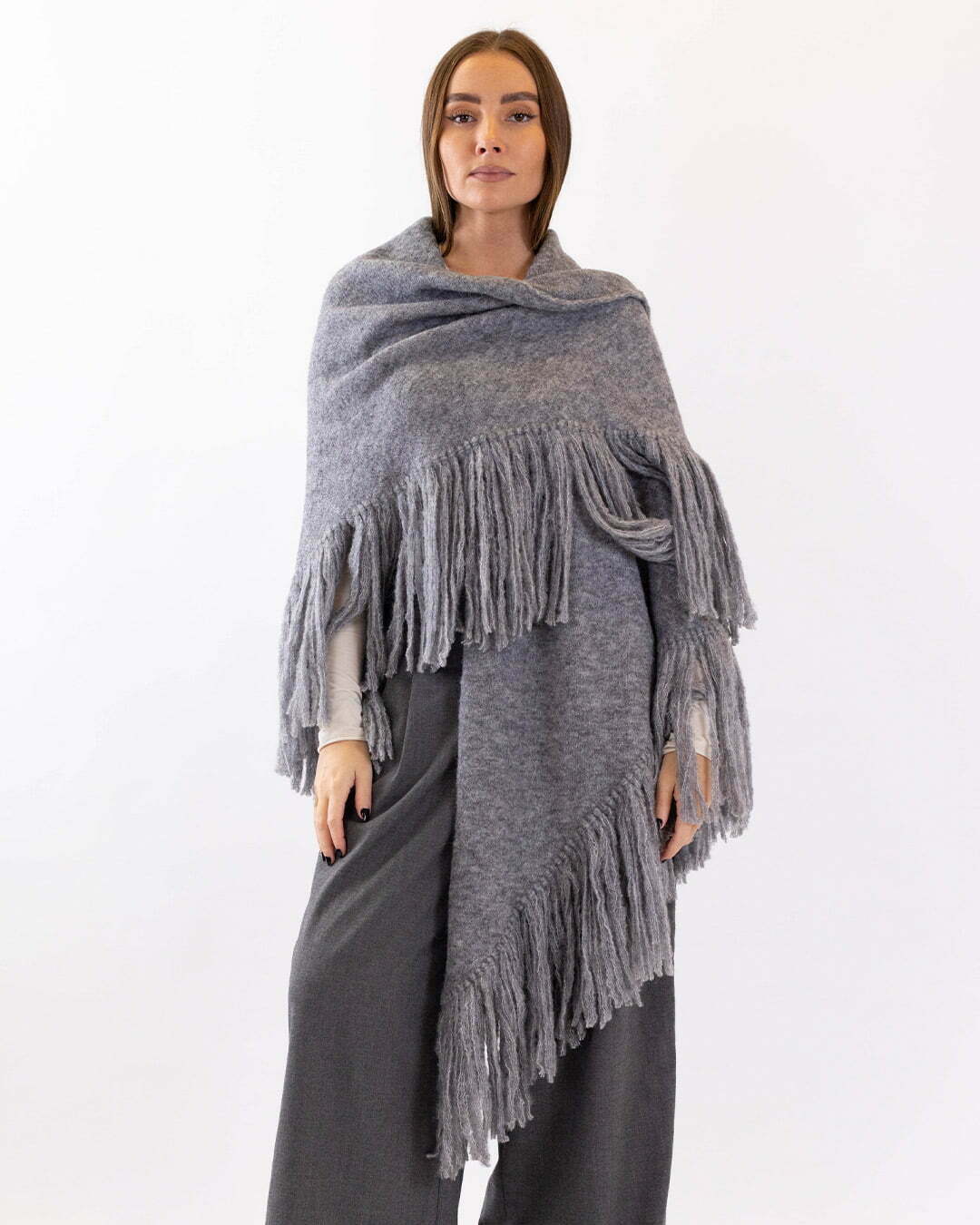 Daisy sjal - mellomgrå fra Dehn Design