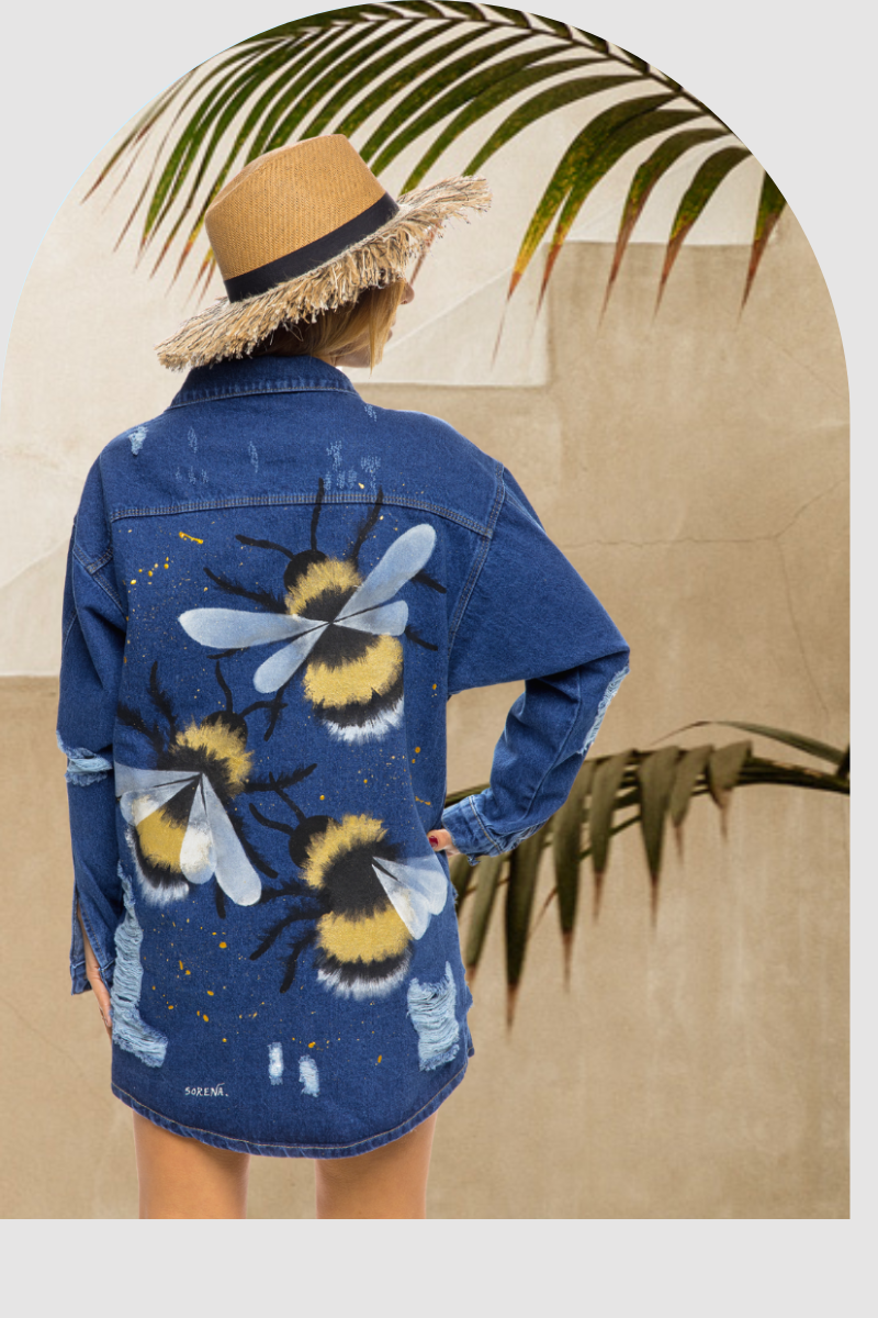 BZZZ jakke med mønster bier - fra Sorena