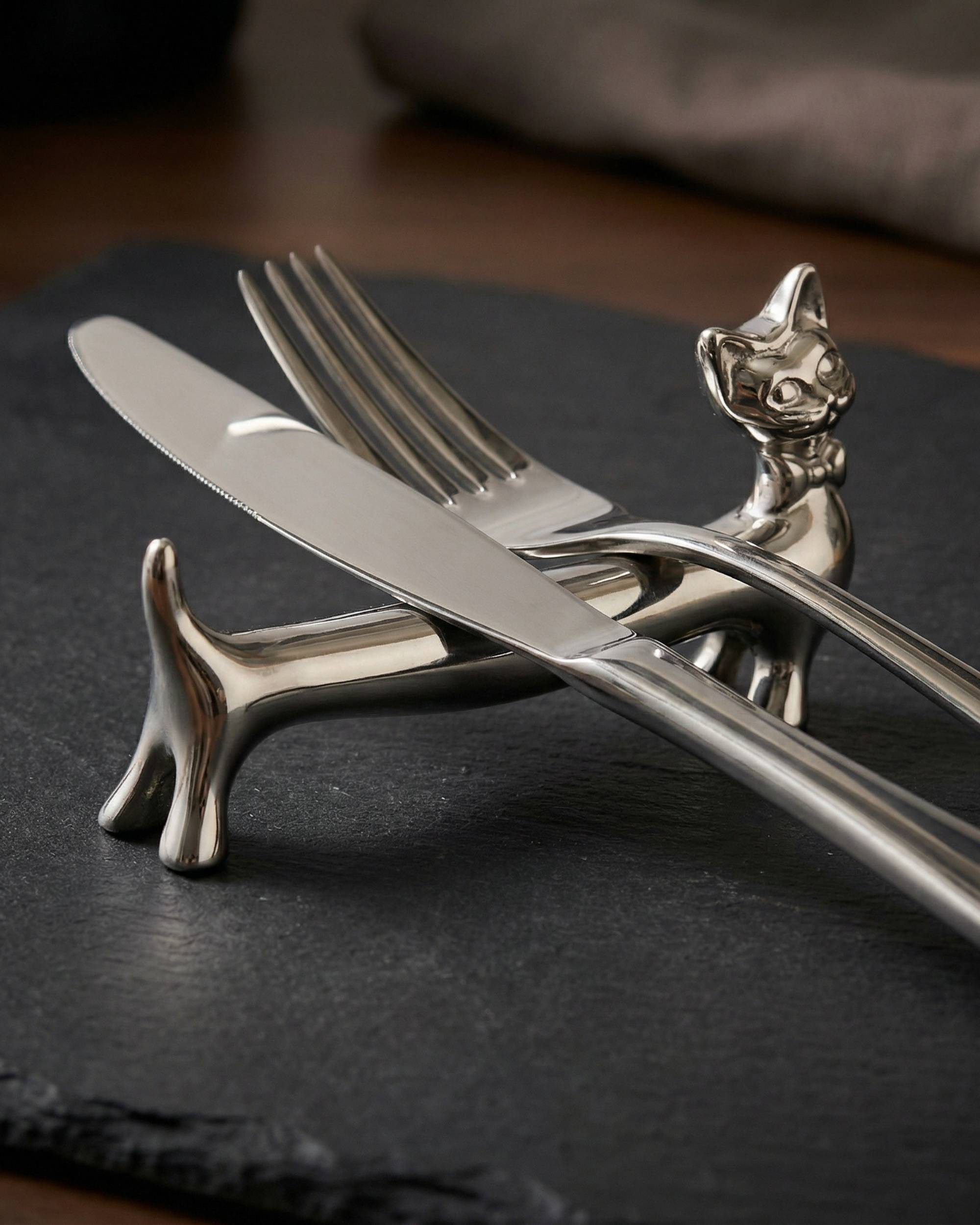 KATT Sett a 4 bestikkhvilere i rustfritt stål