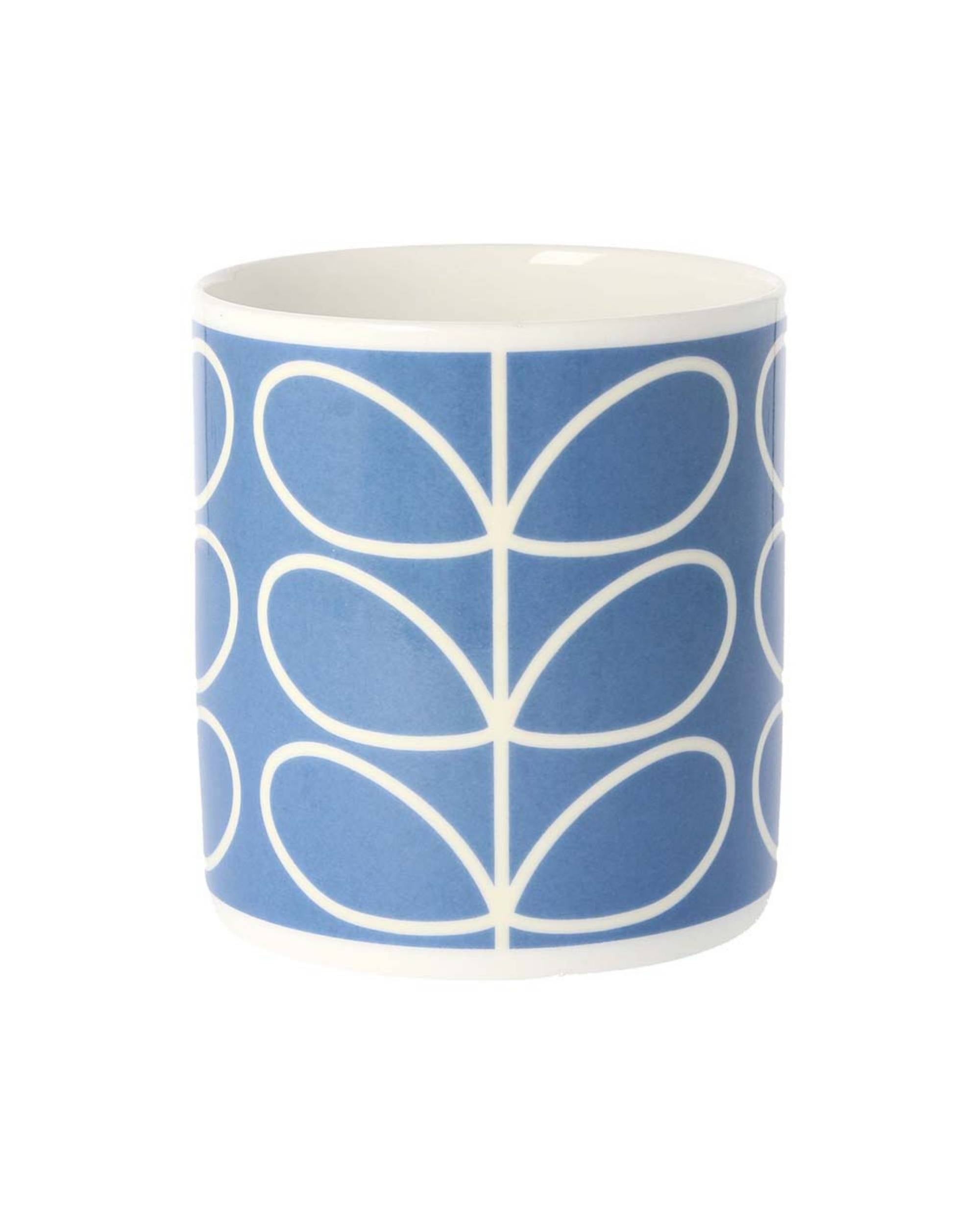 Orla Kiely Linear Stem Blue kopp i benporselen, blå med hvitt stilkmønster, sett forfra