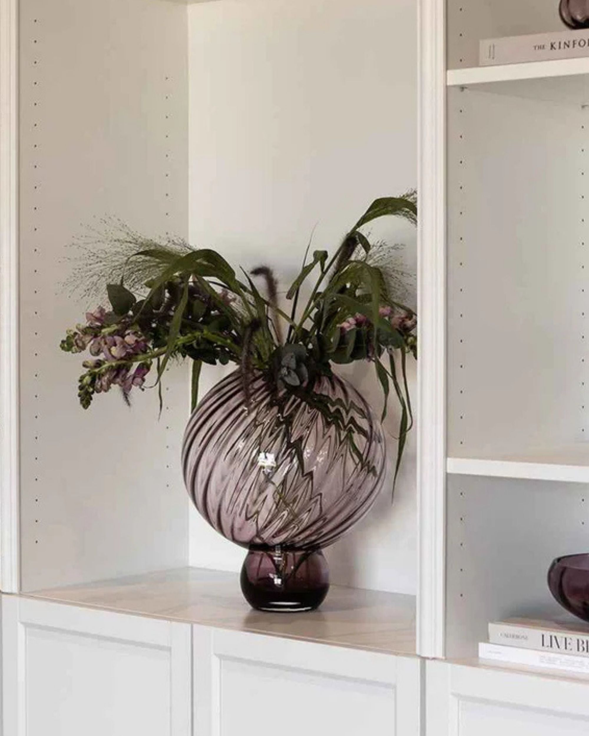 Plomme Meadow Swirl Vase Stor fra Specktrum