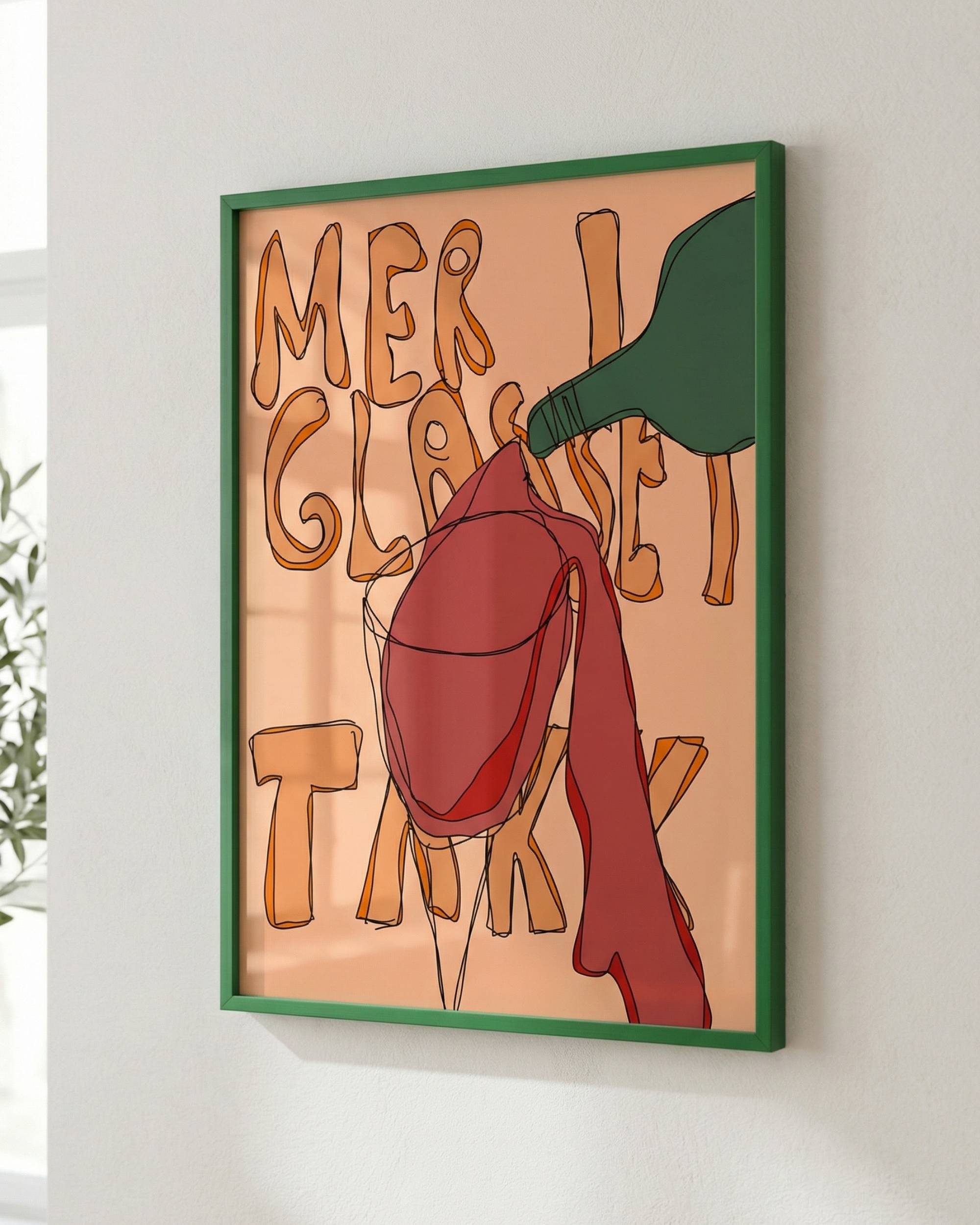 Printbydale Mer i glasset print i grønn ramme, med motiv av vinflaske som heller rødvin i glass på ferskenfarget bakgrunn.