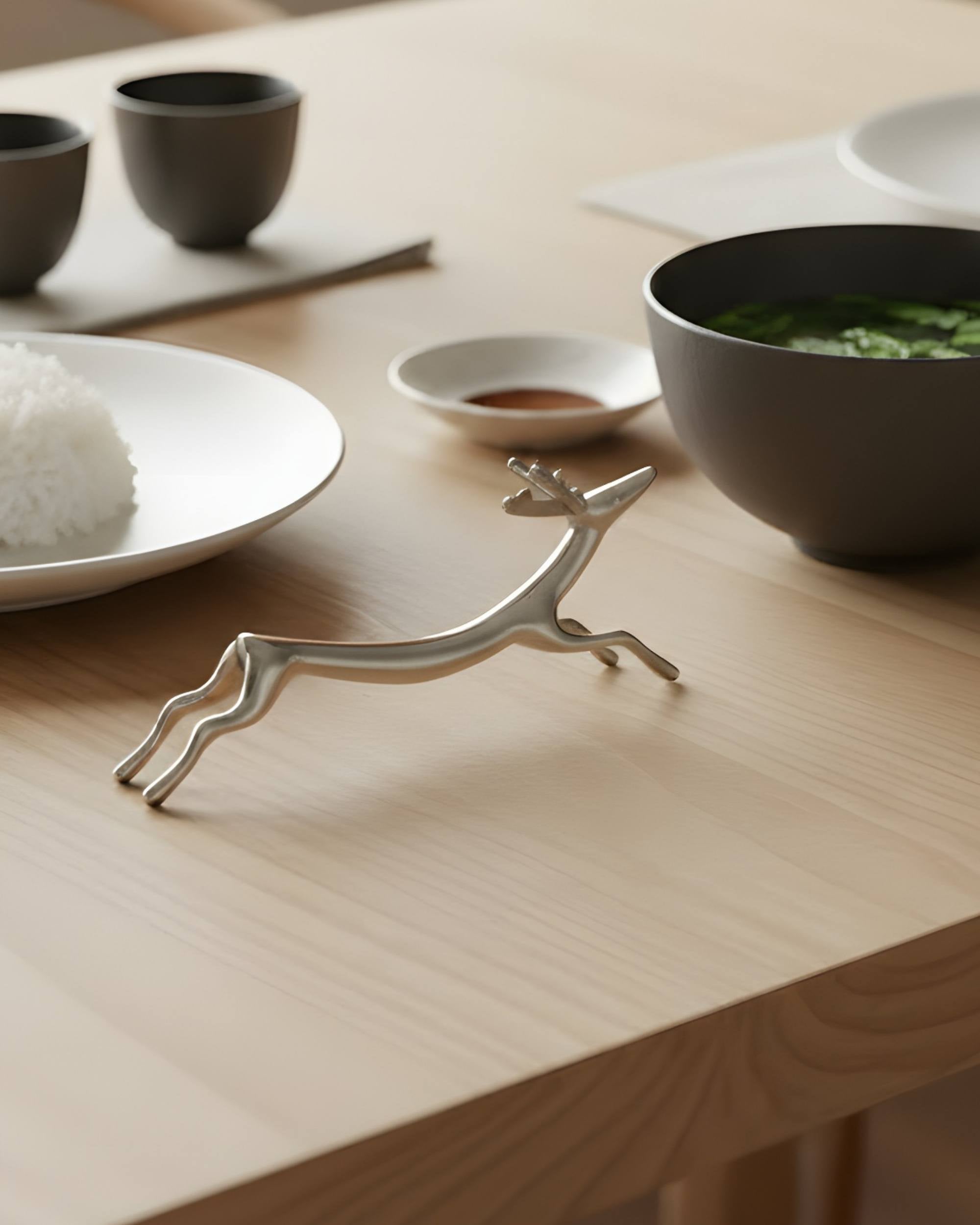 RÅDYR Sett a 4 bestikkhvilere i rustfritt stål