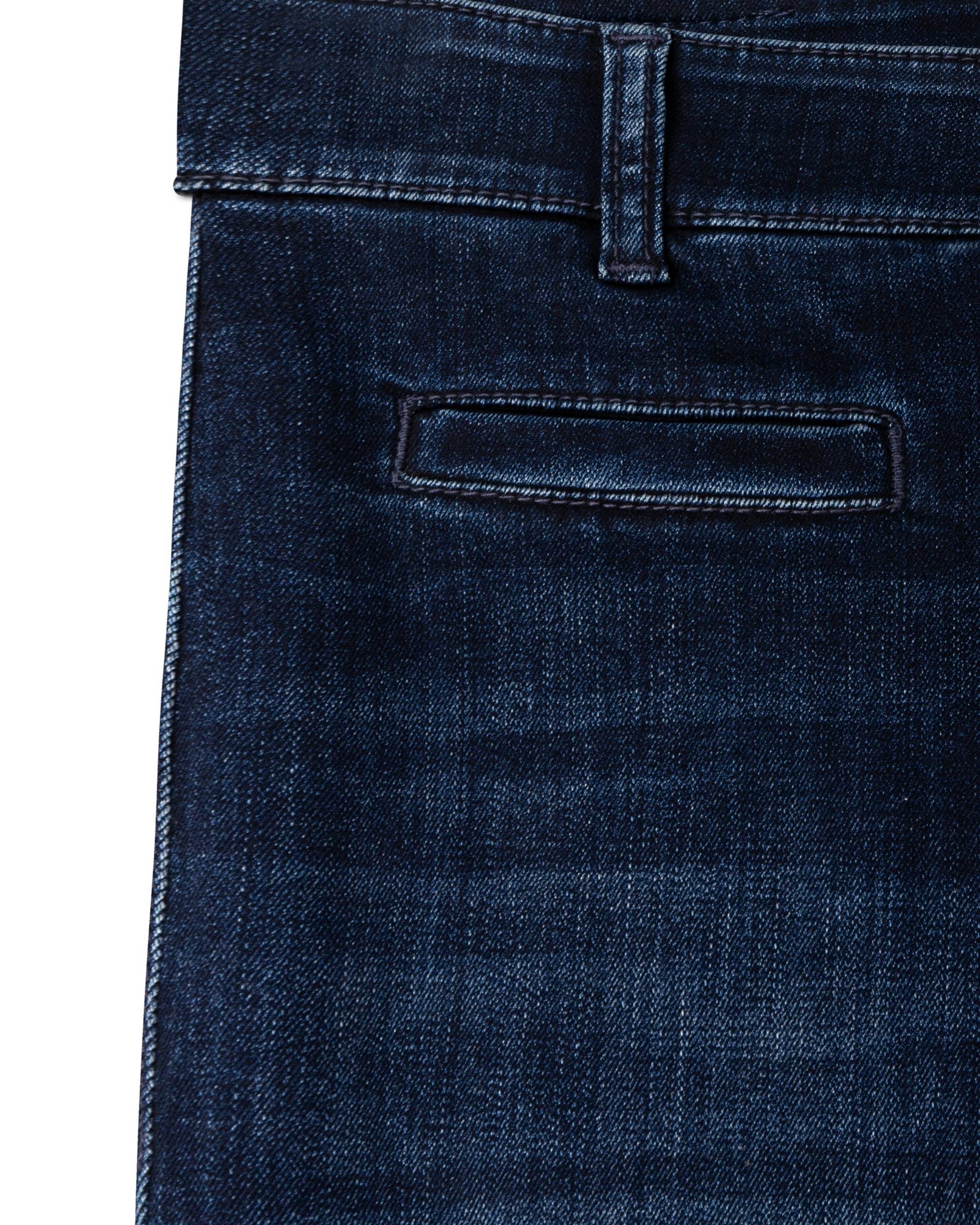 Cambio Tessa bukse i myk, mørk blå denim med beltehemper og en smal sømdetalj ved lommen