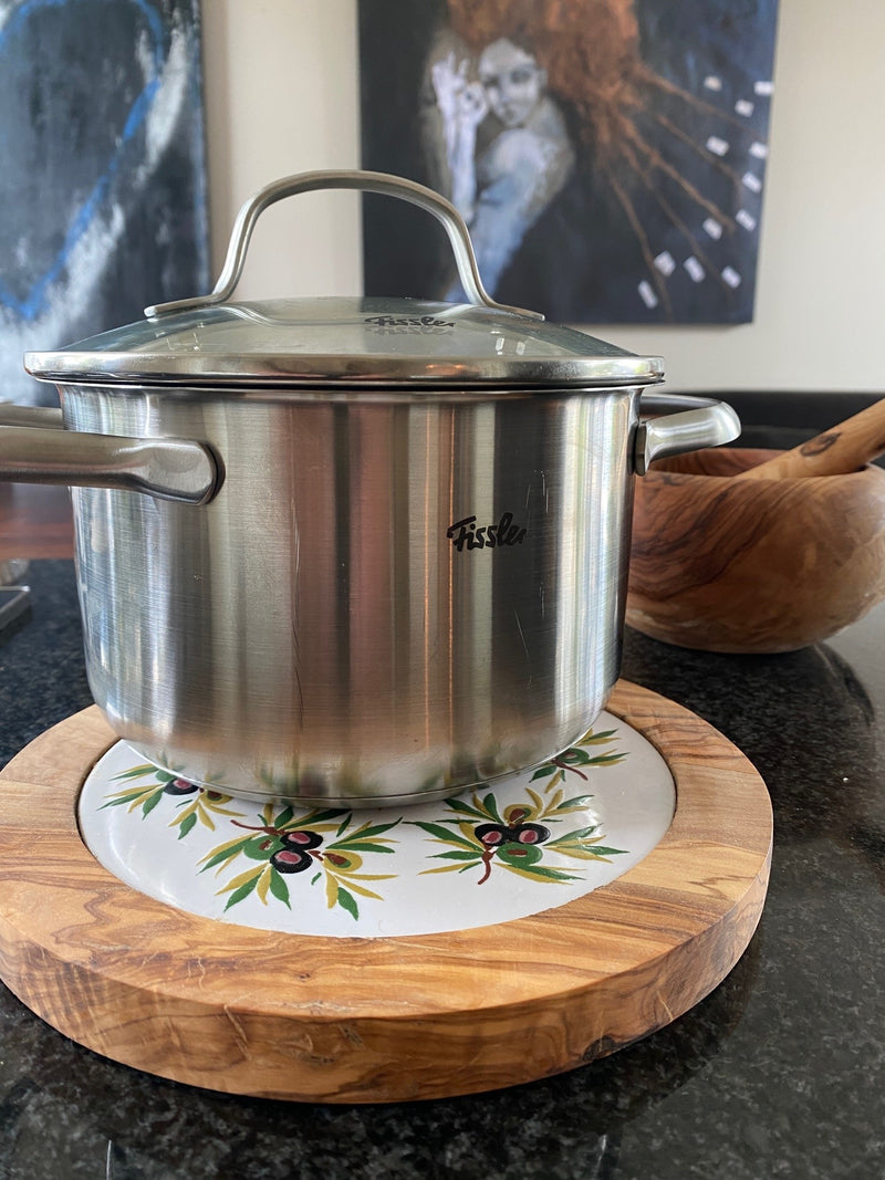 Gryteunderlag, oliventre og keramisk flis